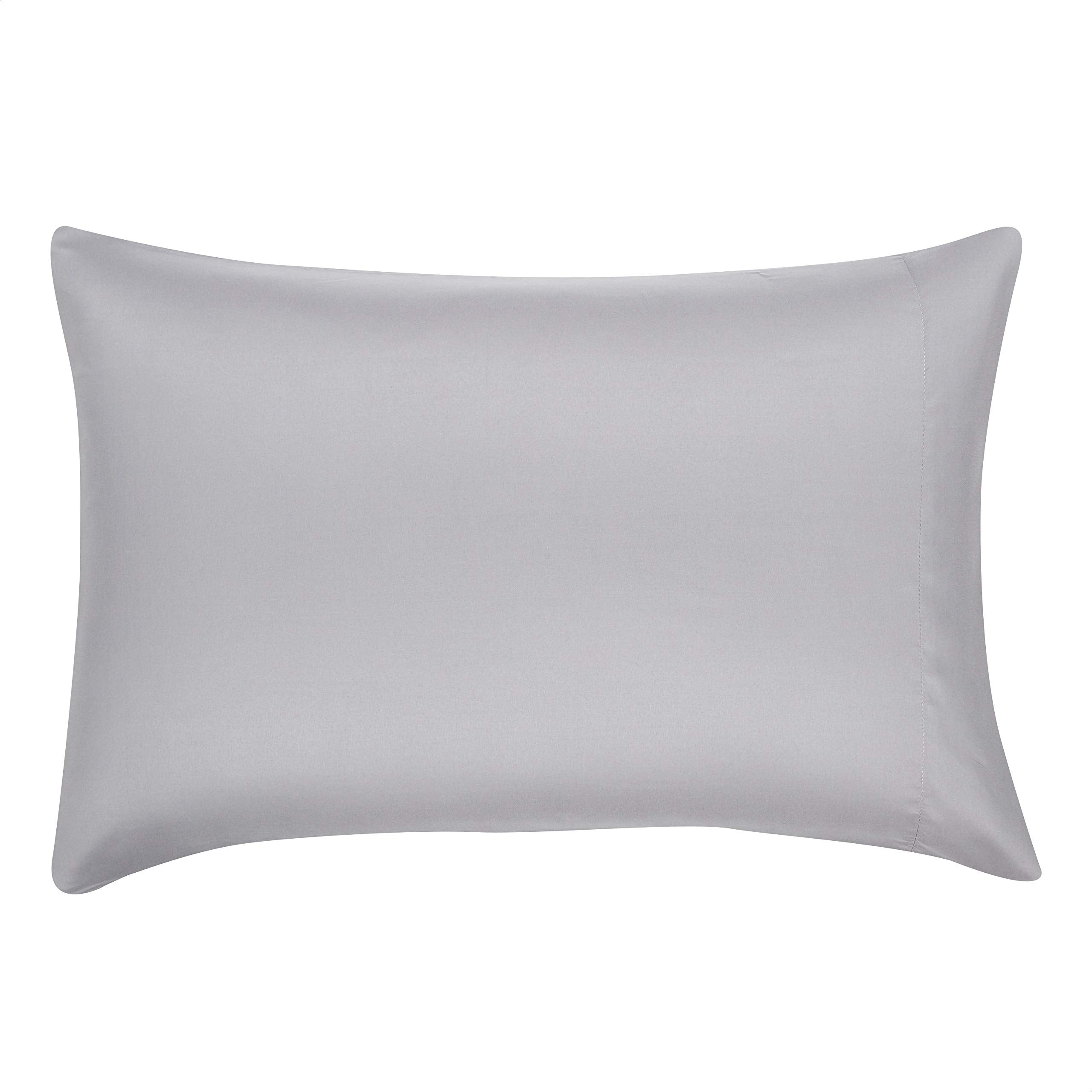 Amazon Basics fitted sheet 39x80x12 stays secure on twin mattress
