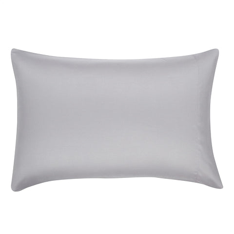 Amazon Basics fitted sheet 39 x 80 x 12 provides secure fit and lightweight warmth