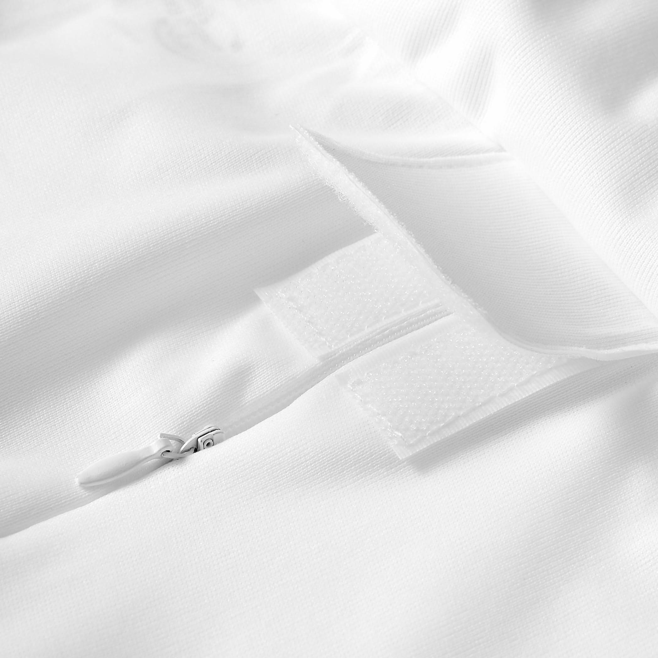 Amazon Basics full-size encasement with 12-inch pocket depth for a secure fit