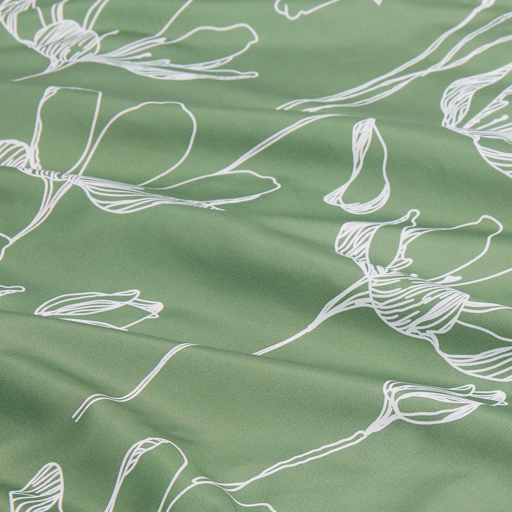 Amazon Basics fitted sheet in green floral for a snug, wrinkle-resistant fit