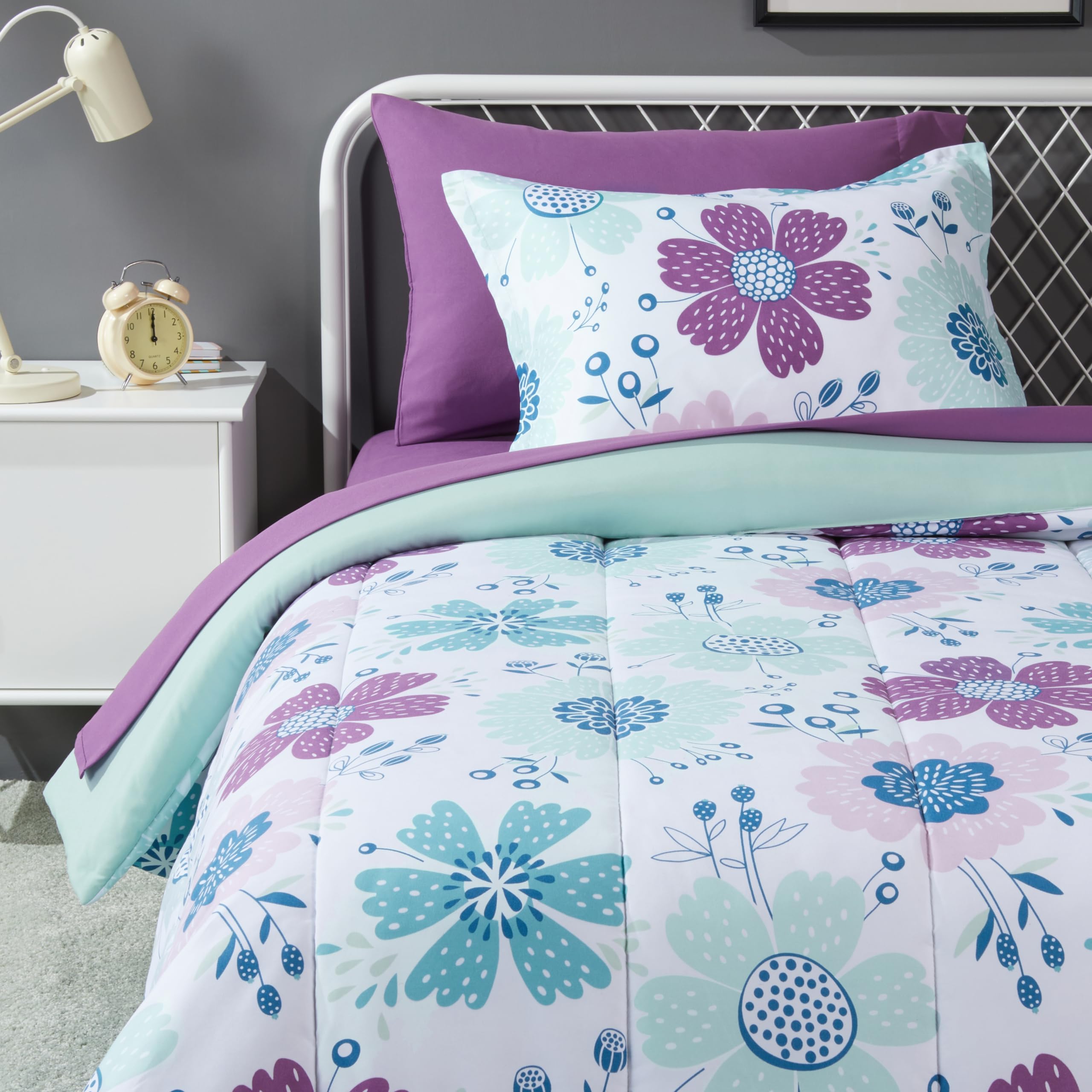 Amazon Basics twin Bluish Flowers comforter offers soft, cozy warmth for kids.