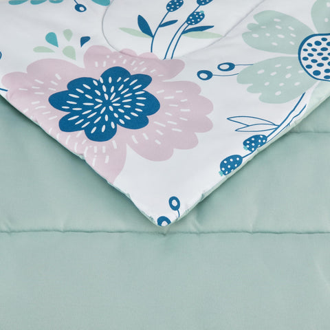Amazon Basics twin pillowcase delivers soft microfiber finish for bedtime layering.
