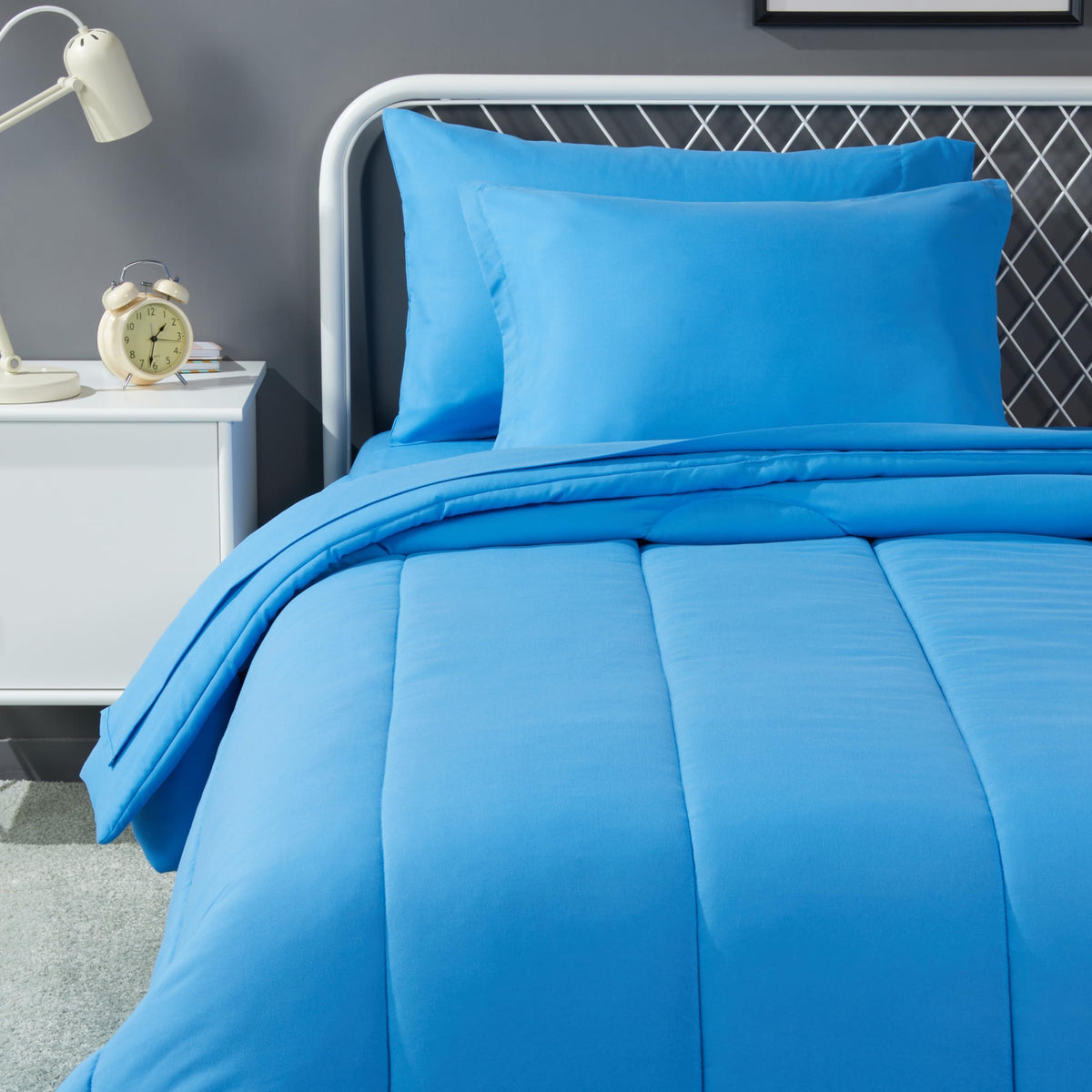 Amazon Basics kid's bed-in-a-bag twin blue comforter with ultra-soft microfiber for all-season coziness