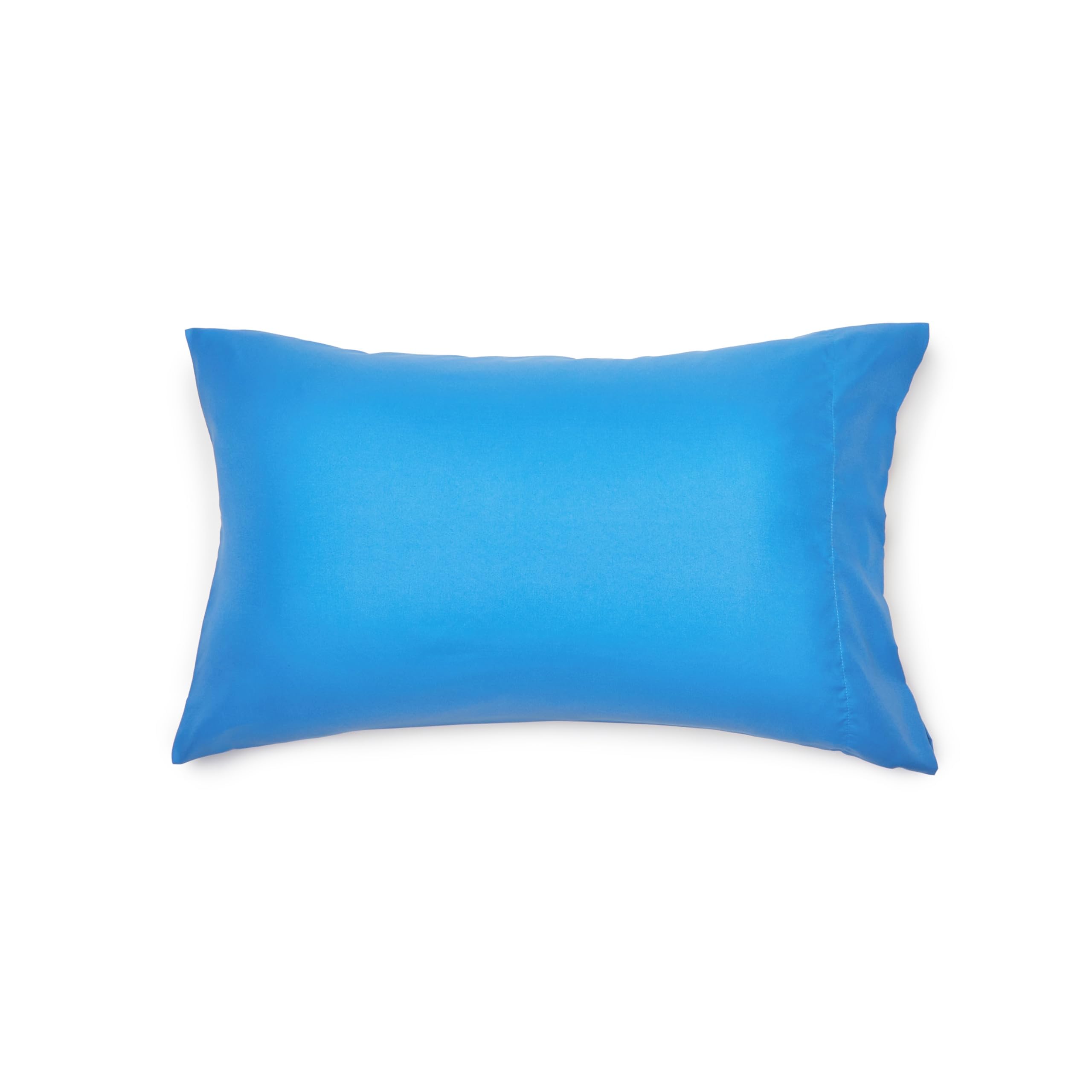 Amazon Basics blue pillow sham complements the set with simple, cozy styling