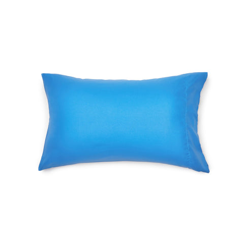 Amazon Basics blue pillow sham complements the set with simple, cozy styling