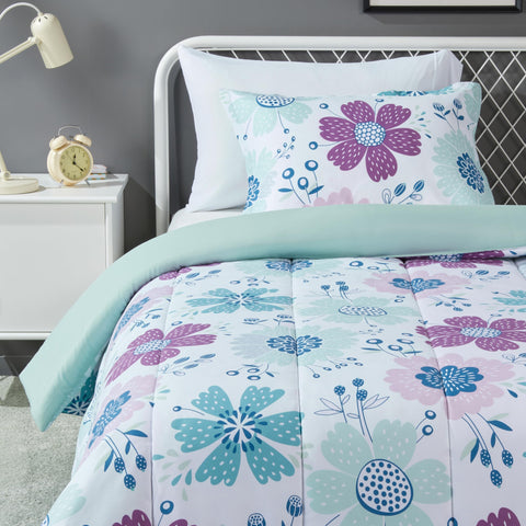 Amazon Basics kids comforter fabric close-up showcasing ultra-soft microfiber feel