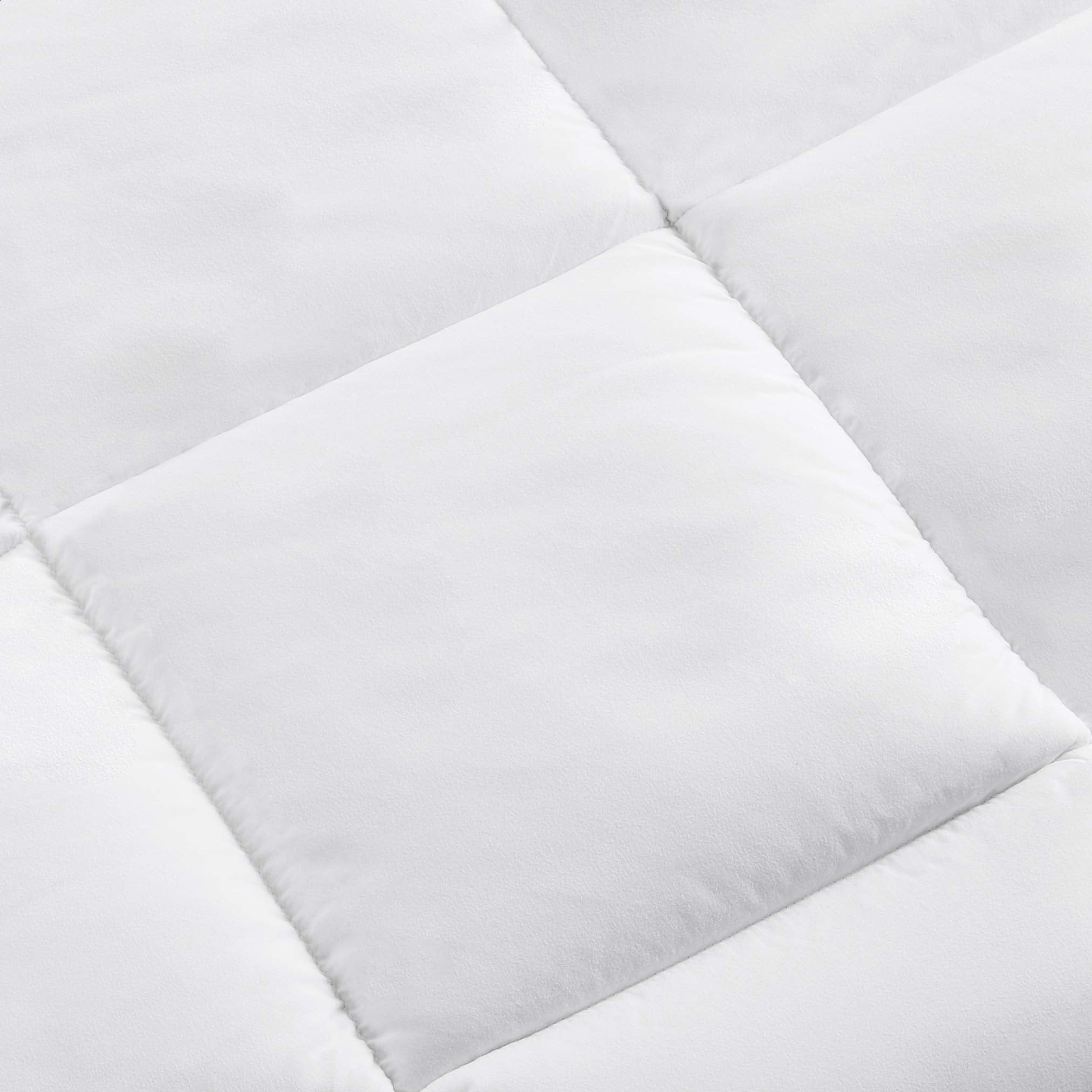 Amazon Basics light-weight comforter ideal for year-round comfort.