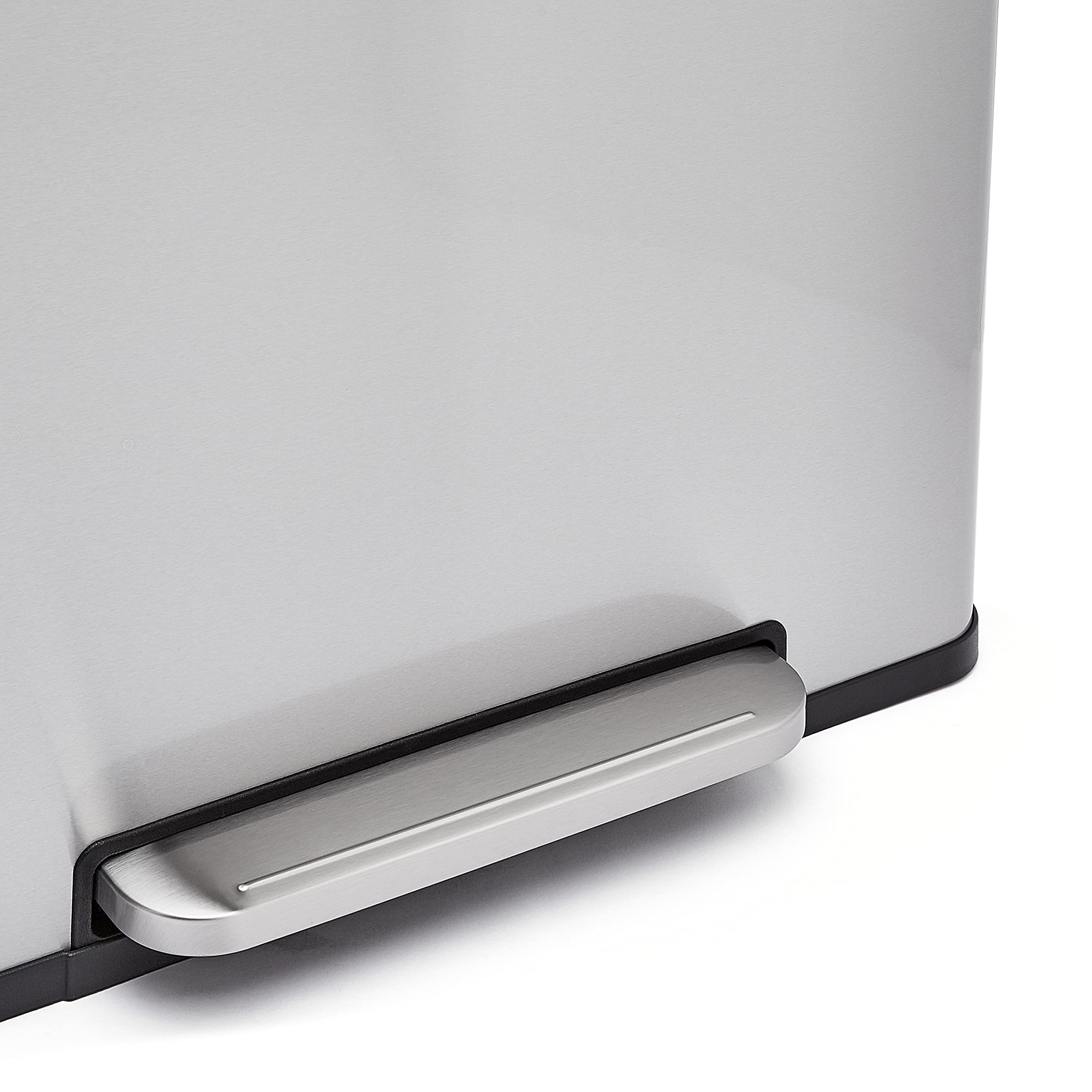 Non-slip rubber pads keep the can steady on any floor