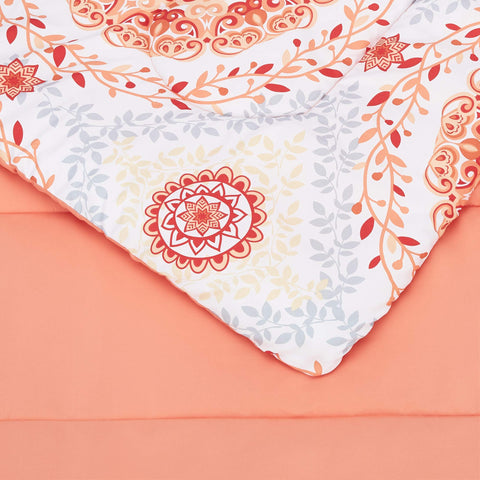 Amazon Basics 20x26 inch pillow sham matching the bedding set