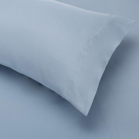 Amazon Basics 20x30 pillowcase completes the set with soft microfiber feel