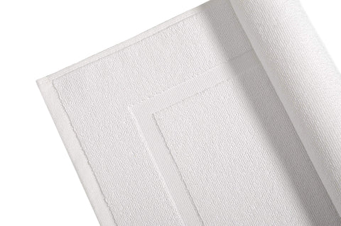 Amazon Basics bath mat with reinforced double-stitched hem, suited for long-term hotel and spa use.