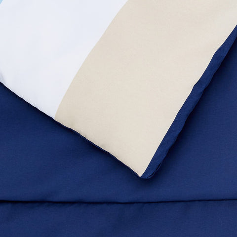 Amazon Basics 20x26 sham complements the set while adding subtle texture.