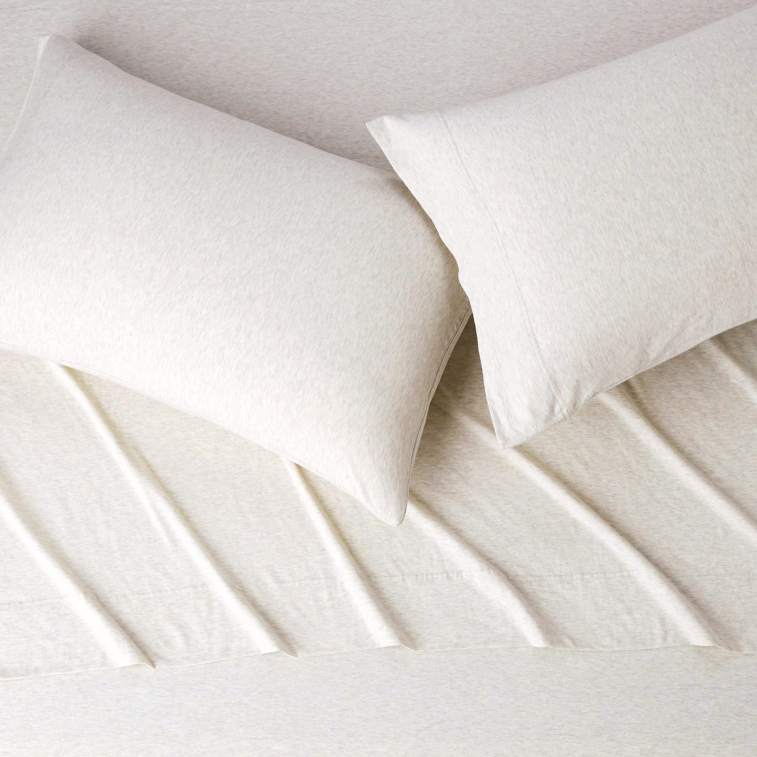 Amazon Basics king bed sheets demonstrate secure fit on deep mattresses.