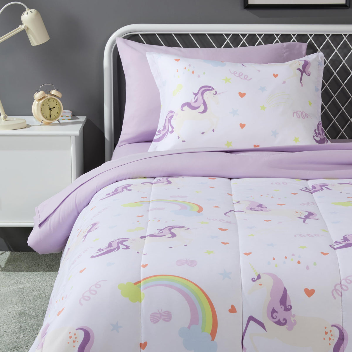Amazon Basics unicorn print twin comforter for kids' room