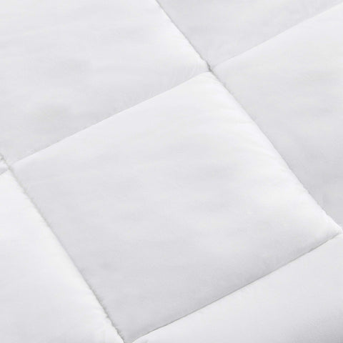 Amazon Basics duvet insert machine-washable in warm cycle, low tumble dry for simple care