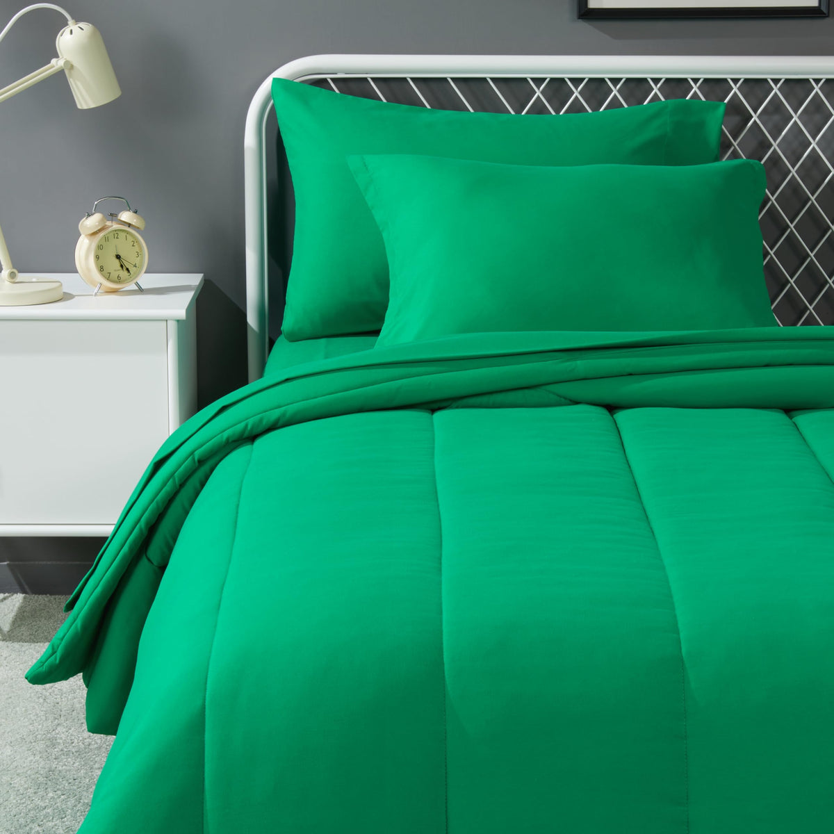 Amazon Basics kid's bed-in-a-bag twin green comforter—soft microfiber warmth for all-season comfort