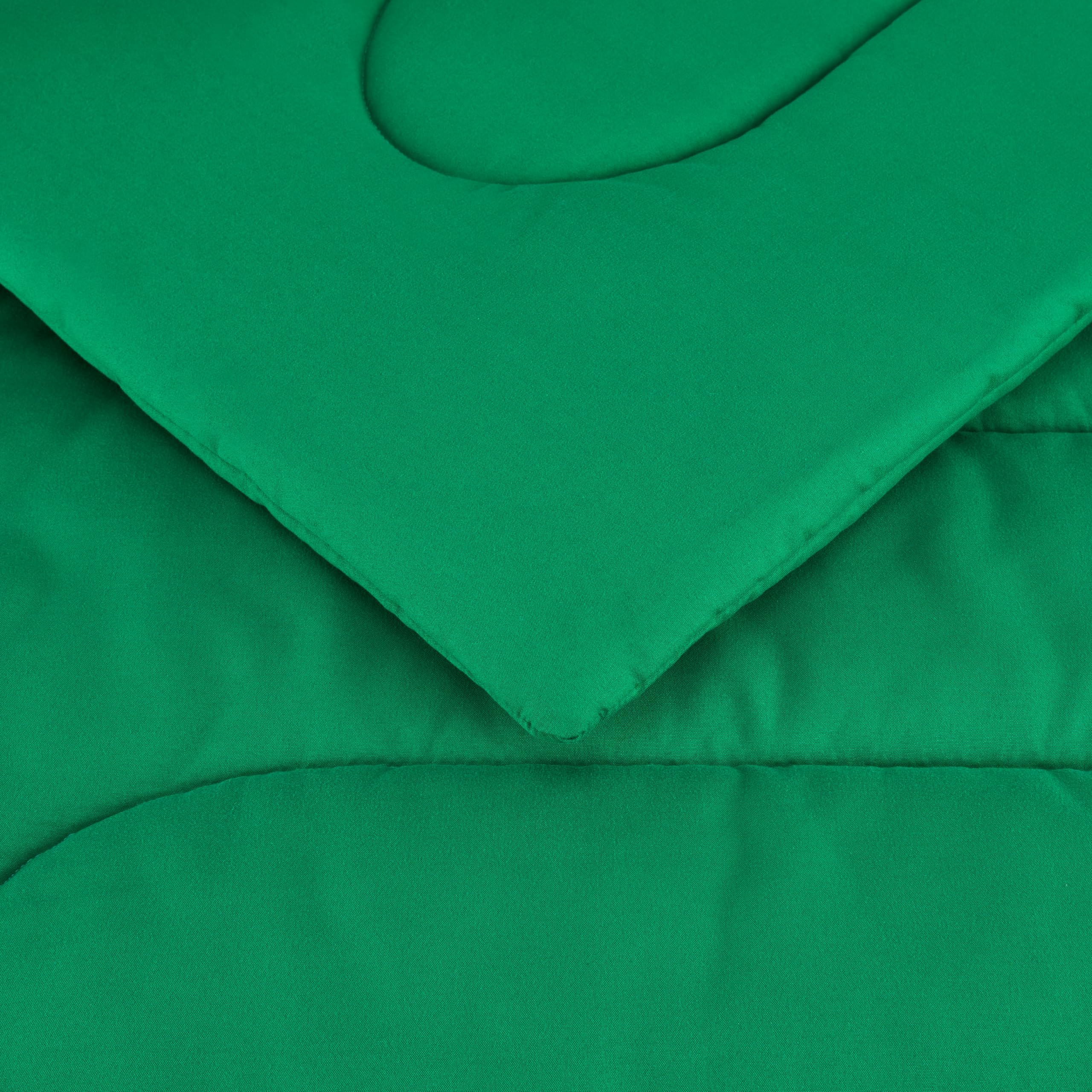 Amazon Basics kid's bed-in-a-bag twin green pillowcase—soft touch and easy machine washing