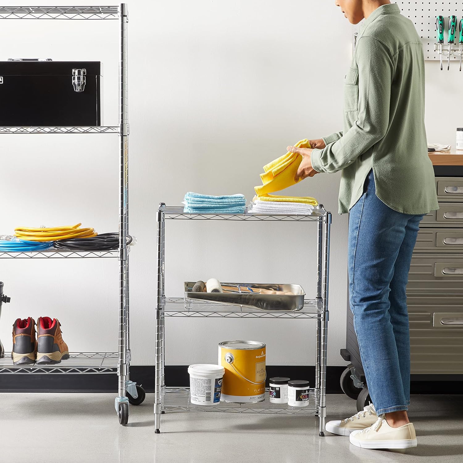 Amazon Basics leveling feet help stabilize the rack on uneven floors.
