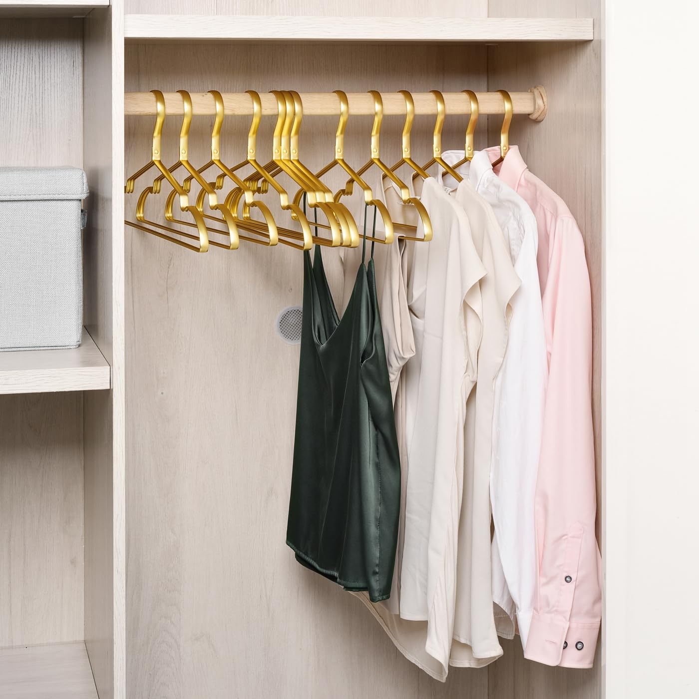 Amber Home dry-wet surface resists color transfer for damp garments