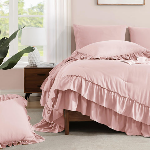 AMBERSPACE fitted sheet provides secure fit on queen mattress with soft feel.