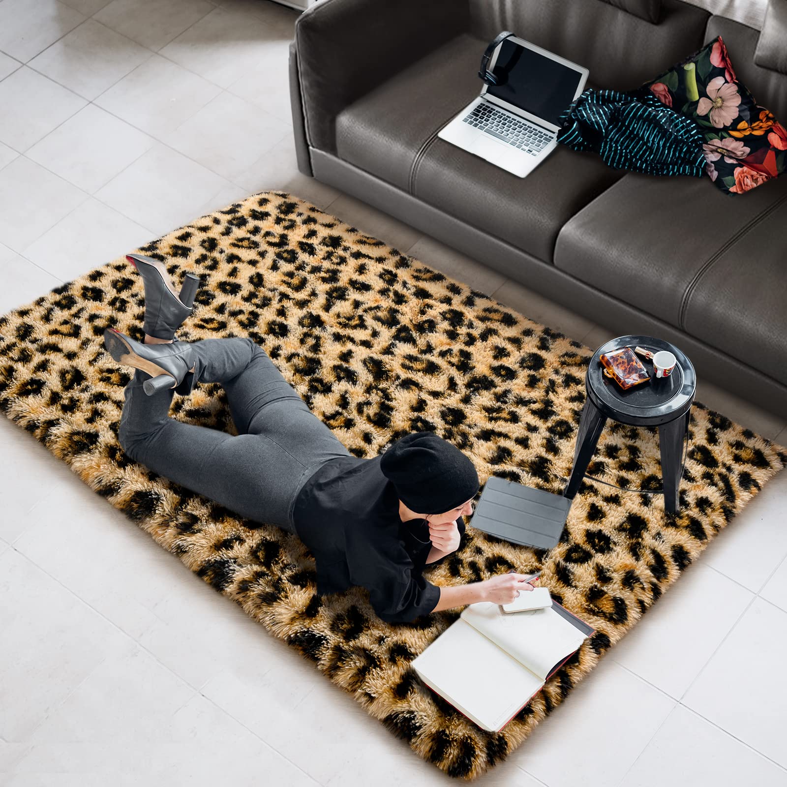 Amearea leopard texture on a durable polyester blend for everyday use.