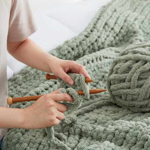 Amélie Home bed layering 50x60 offers cozy year-round warmth.