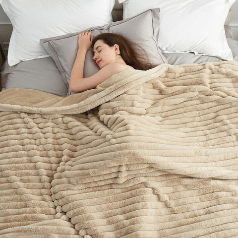 Amélie Home dual-sided plush throw with fur on one side for versatility.
