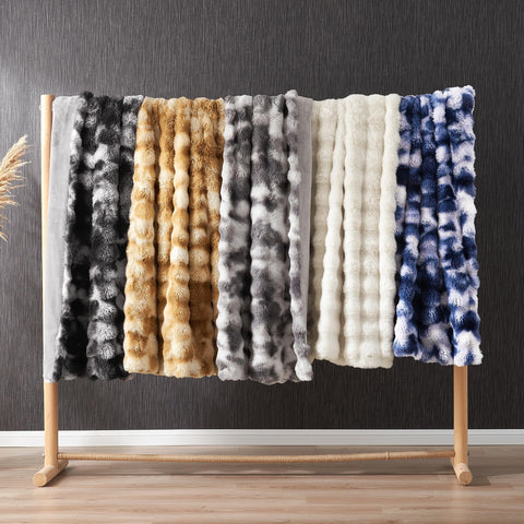 Amélie Home 50x60 inch blanket suits beds and couches