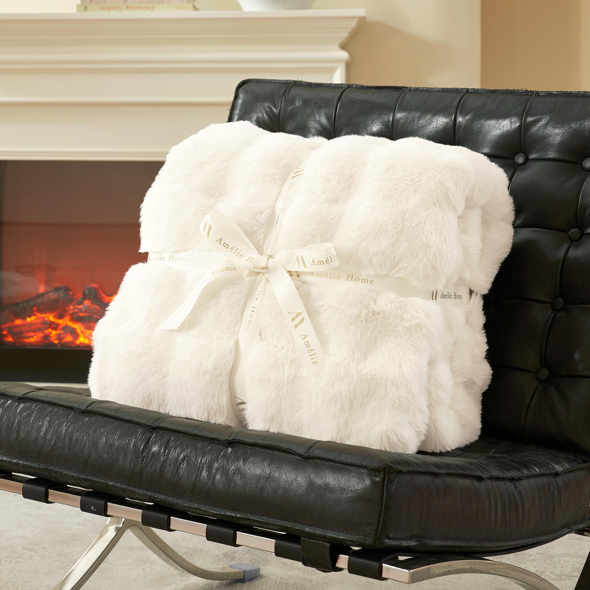Amélie Home 500GSM faux rabbit fur side provides cloud-like warmth