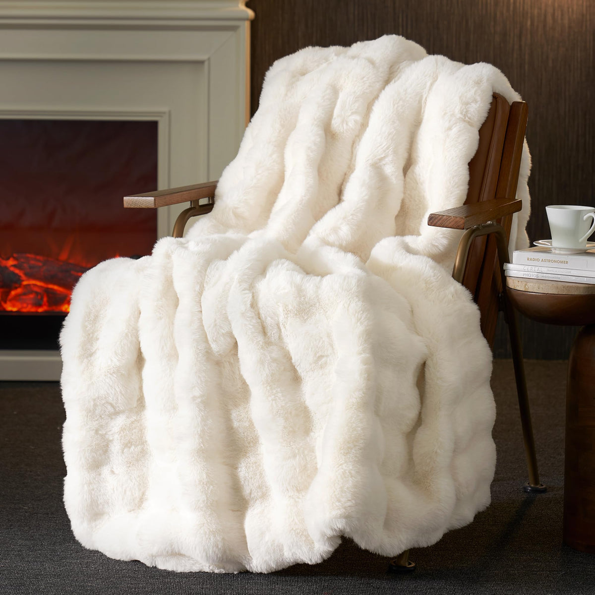 Amélie Home faux fur throw shows cream texture for cozy lounge decor