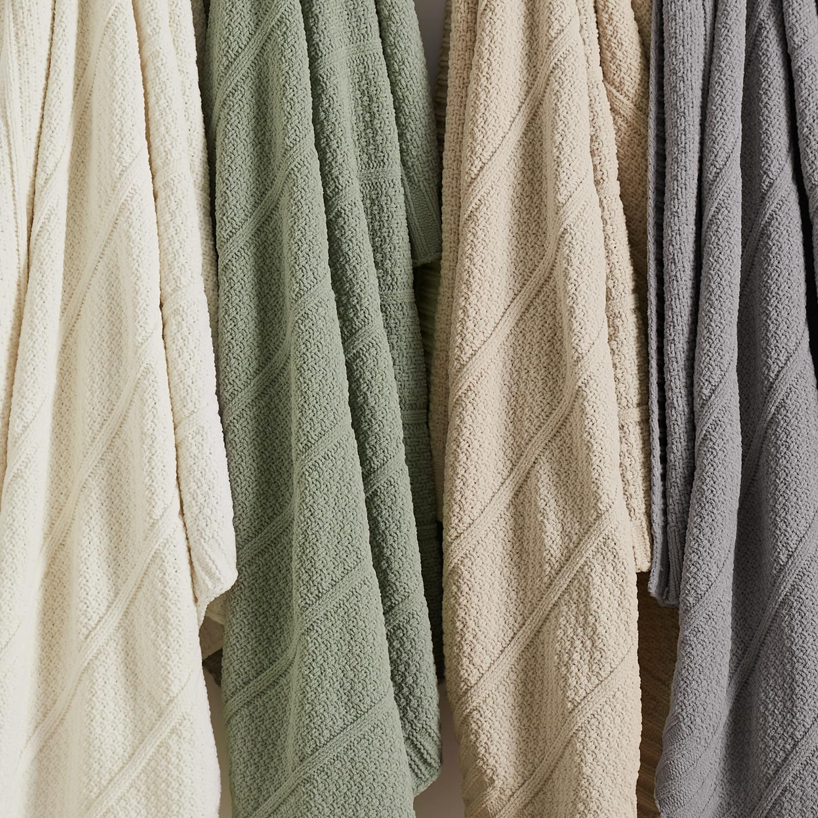 Amélie Home cream-white throw complements neutral decor schemes.