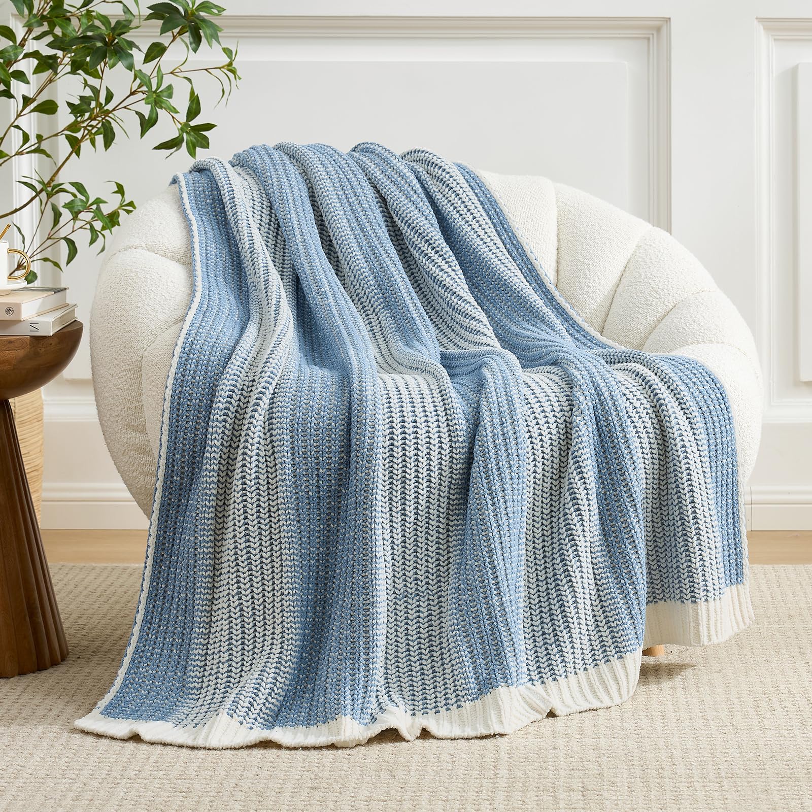 Amélie Home chenille throw in soft texture for everyday comfort on skin