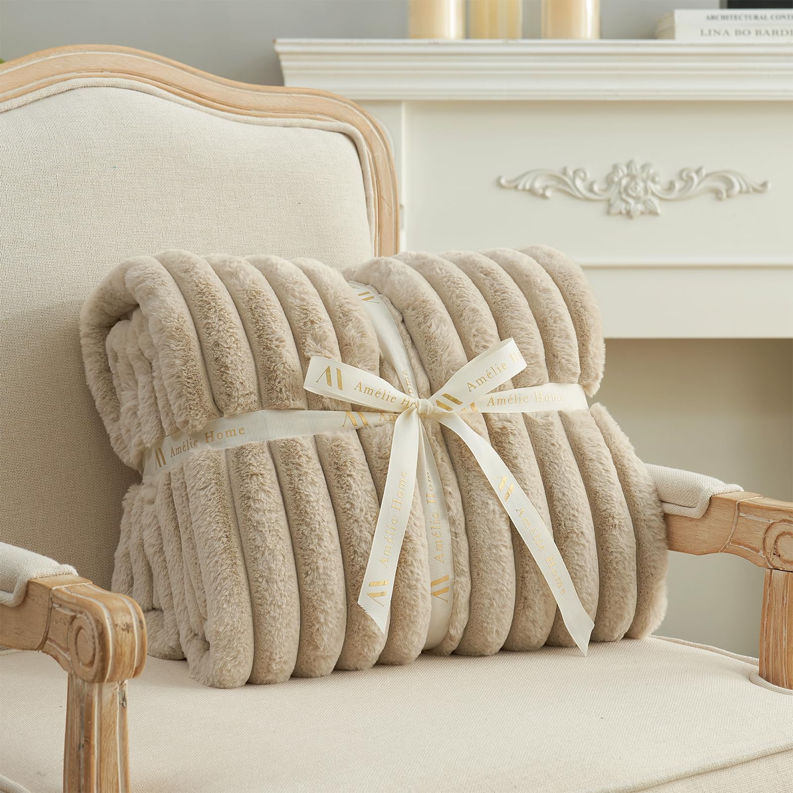Amélie Home gift-ready blanket for holidays and special occasions.