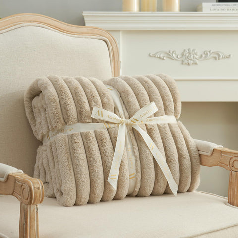Amélie Home gift-ready blanket for holidays and special occasions.