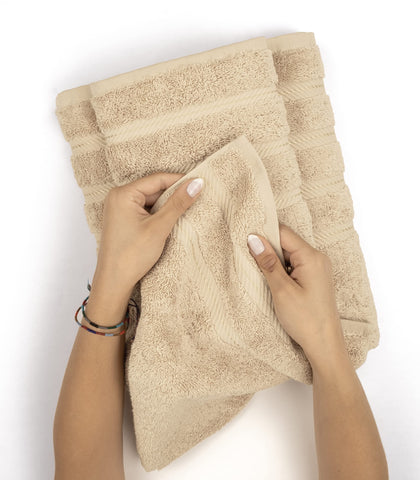 American Soft Linen close-up of plush towel fibers highlighting texture and absorbency.