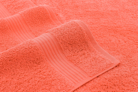 American Veteran Towel 600gsm close-up reveals dense fabric and quick absorption