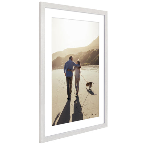 Americanflat 1.1 inch border delivers a refined gallery-style edge.
