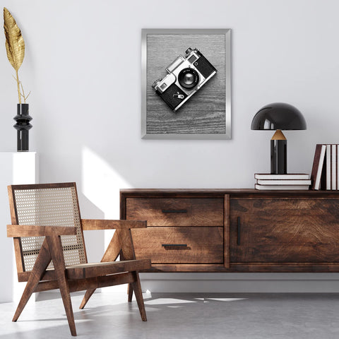 Americanflat frame features turn buttons for easy photo swaps.