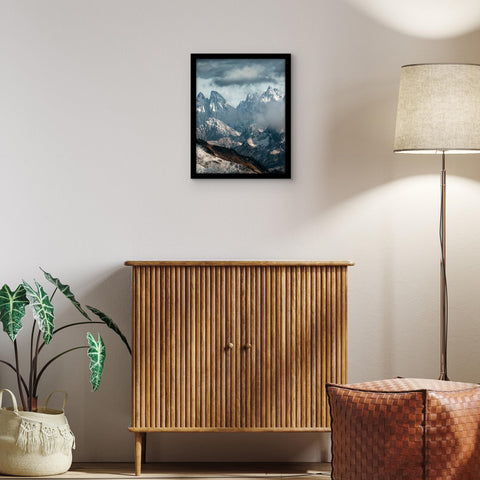 Americanflat frame enables quick photo swaps with turn buttons.