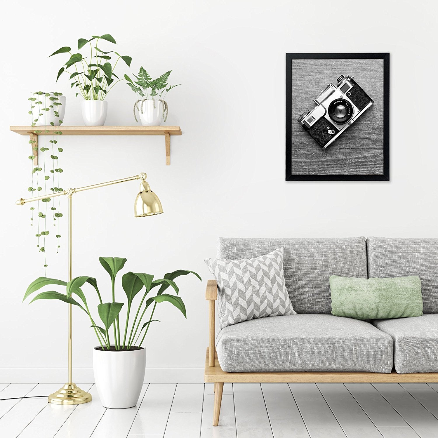 Americanflat frame features turn-buttons for quick photo swaps