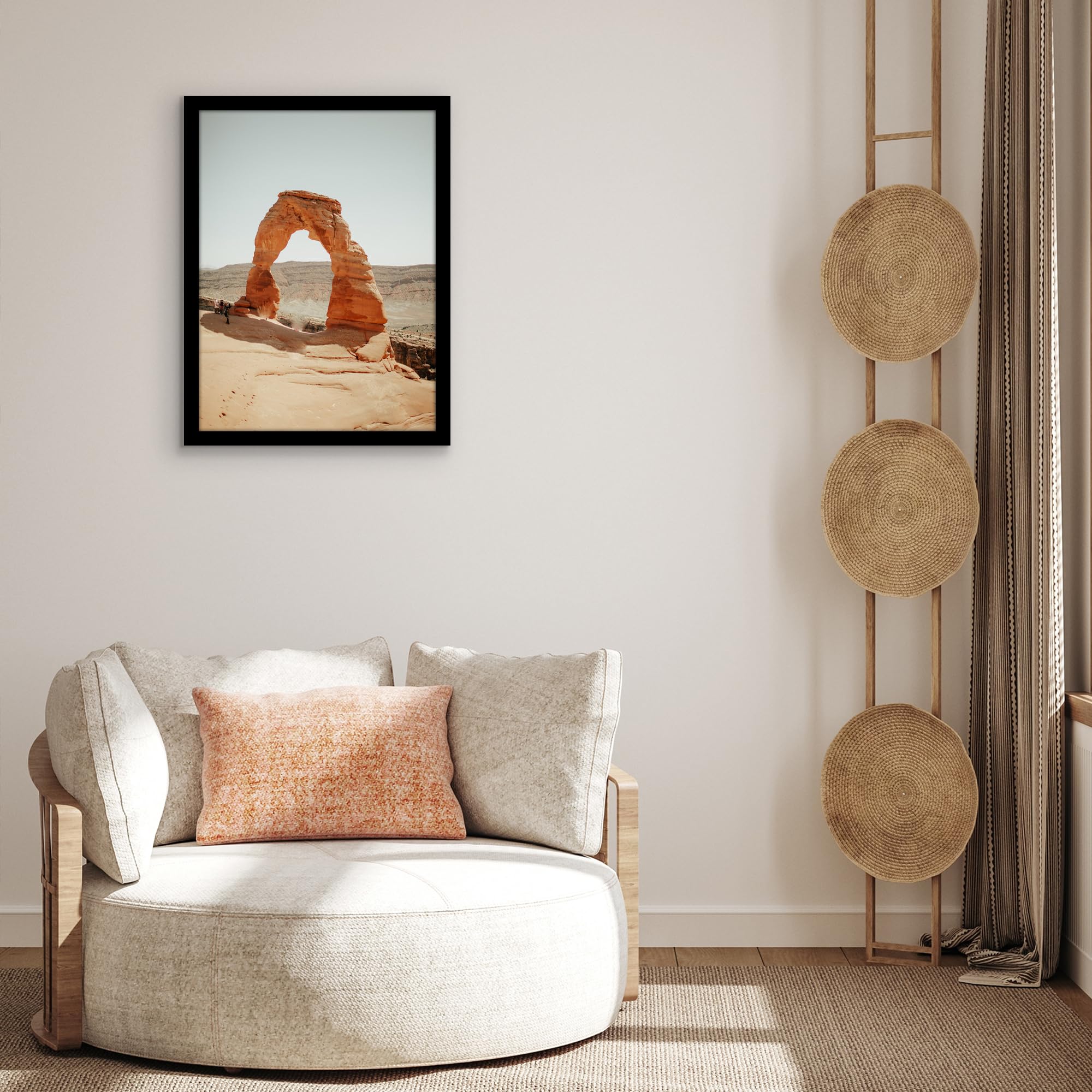 Americanflat plexiglass front protects photos while preserving color detail.