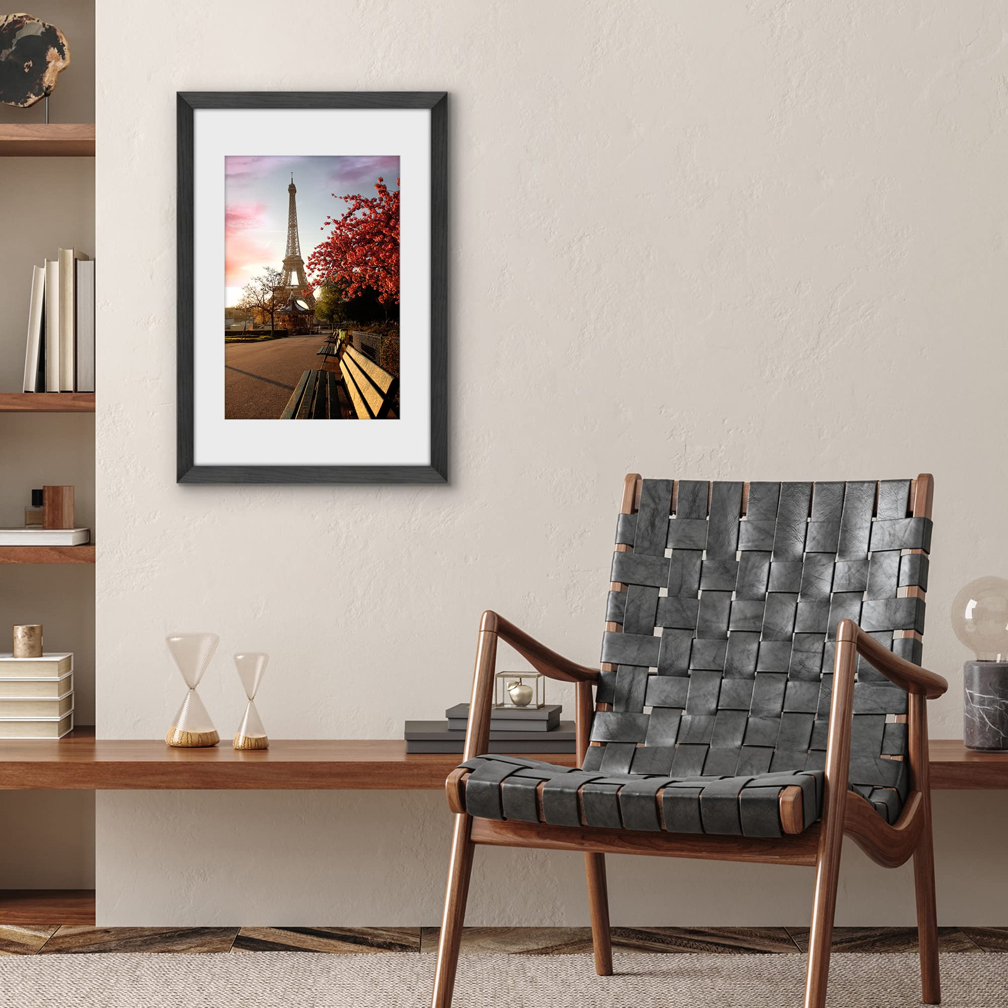 Americanflat turn buttons allow quick photo swaps for fresh displays.