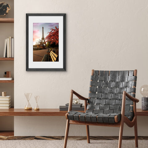 Americanflat turn buttons allow quick photo swaps for fresh displays.