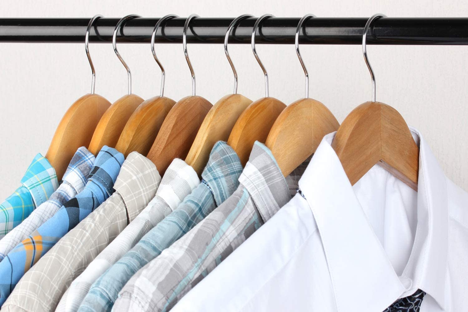 AMKUFO versatile hangers suitable for coats, shirts, jeans, and dresses