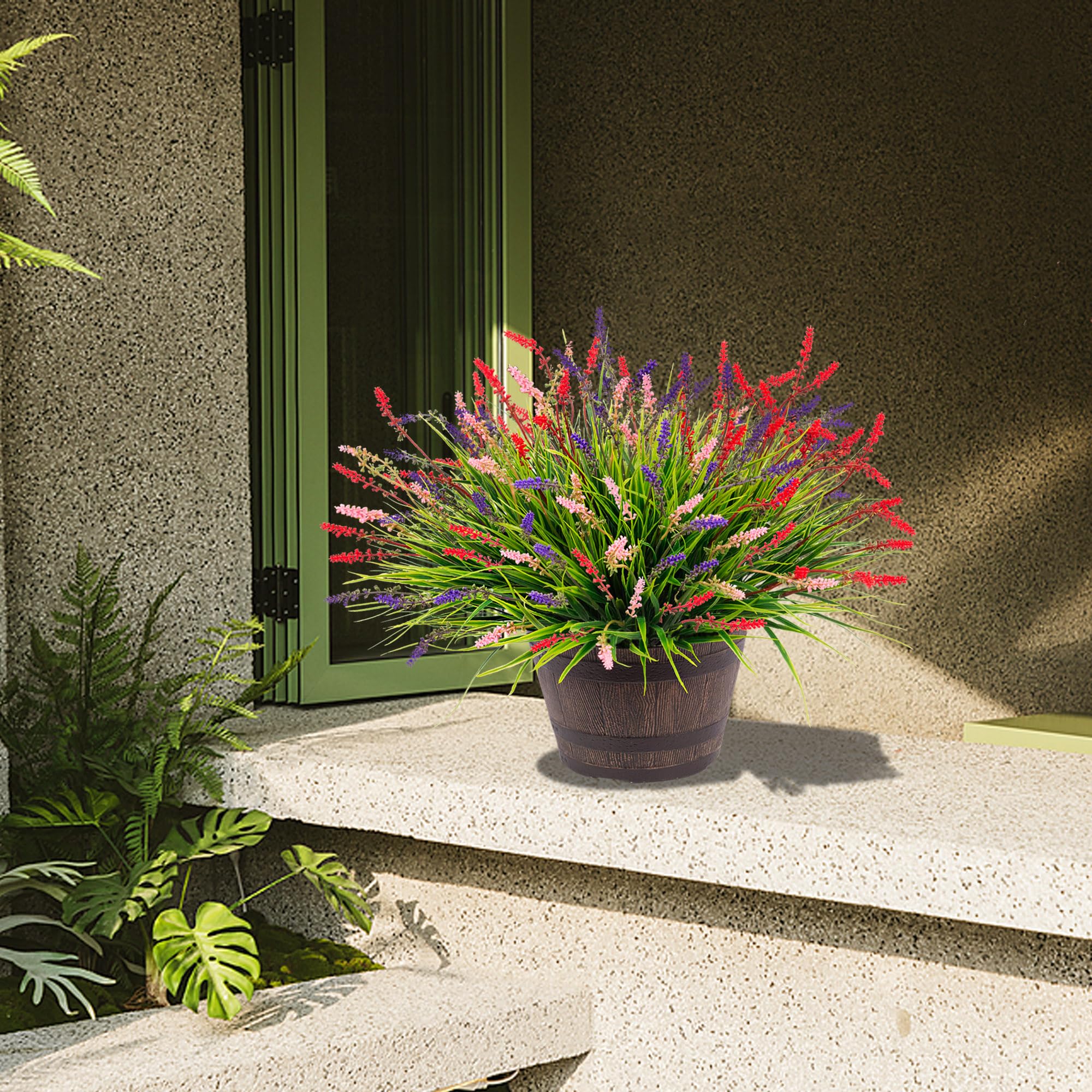 Ammyoo adjustable bundles let you shape artificial grass for borders.