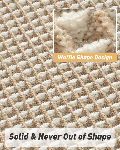 AMOAMI soft three-dimensional waffle design adds cozy comfort underfoot.
