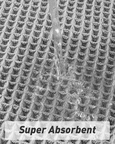 AMOAMI bath mat close-up shows deep waffle pattern for enhanced drying and comfort