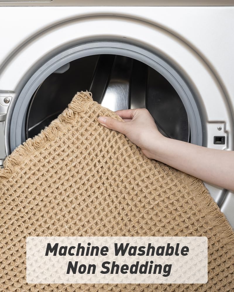 AMOAMI machine-washable rug for easy cleaning and quick refresh.