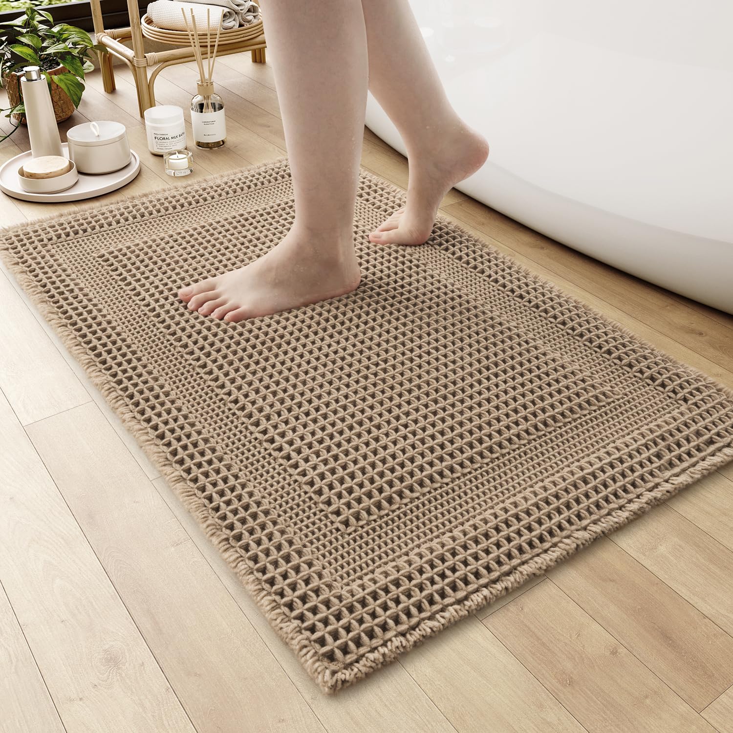 AMOAMI waffle bath mat with absorbent texture soaks up water quickly.