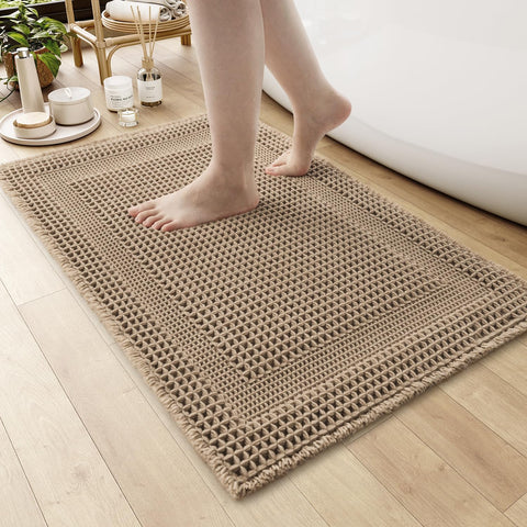 AMOAMI waffle bath mat with absorbent texture soaks up water quickly.